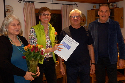 Auf dem Foto von links nach rechts: Mehlo-Plath, Rosi Reindl, Lothar Thaler, Josef Fortner