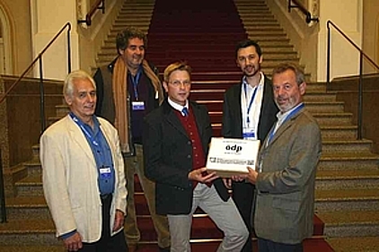 Foto von der Übergabe (von rechts): ÖDP-Landesvorstandsmitglied Franz Hofmaier, Tierschutz-Beauftragter Johannes Grössl, Ausschussvorsitzender MdL Oliver Jörg, Stefan Barbarino von der Stiftung Mensch und Tier ÖDP-Tierschutzexperte Paul Fiegert bei der Übergabe der Unterschriften in der Empfangshalle des Maximilianeums.